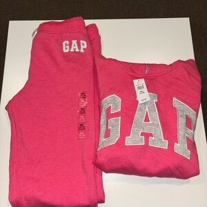 Girls Pink Gap pullover jogging set.
